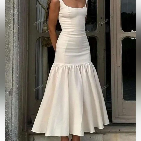 Dresses & Skirts - Elegant Cream Sleeveless Dress